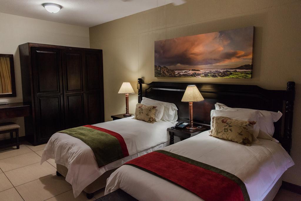 Umthunzi Hotel And Conference Umtentweni Екстериор снимка
